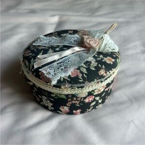 Vintage Floral Trinket/Gift Box – Round Fabric Keepsake Case